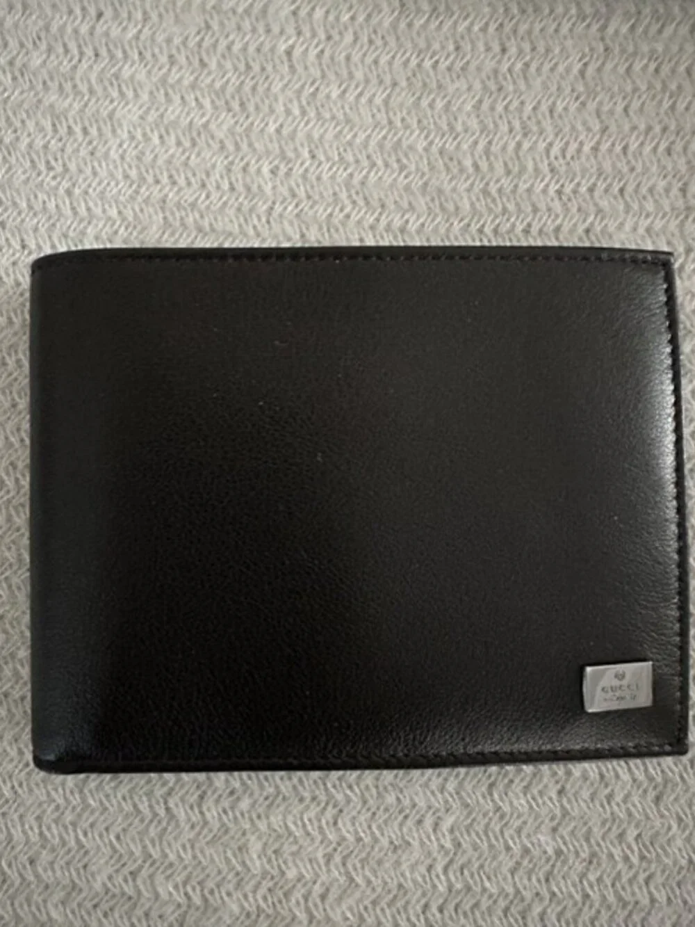 Gucci compact wallet